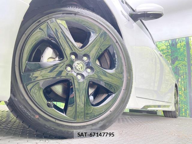 Toyota PRIUS PHV 2022-06 8873596-12
