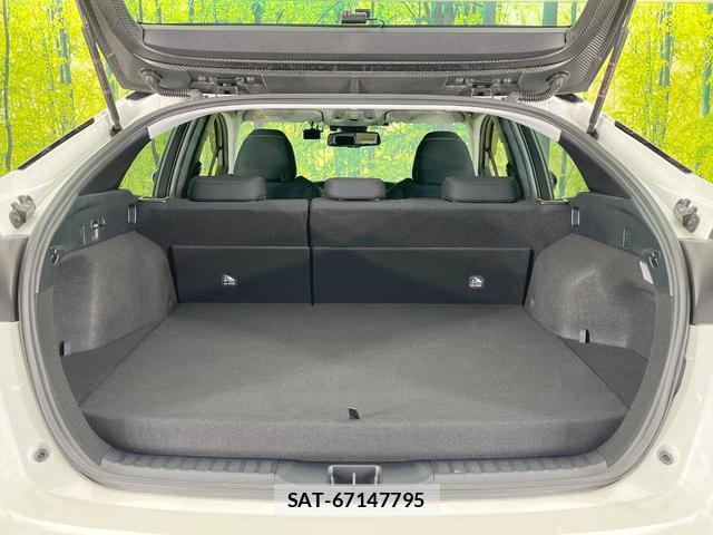 Toyota PRIUS PHV 2022-06 8873596-9