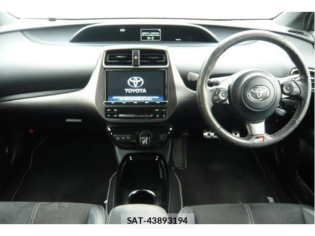 Toyota PRIUS PHV 2018-02 8873847-1