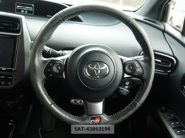 Toyota PRIUS PHV 2018-02 8873847-12