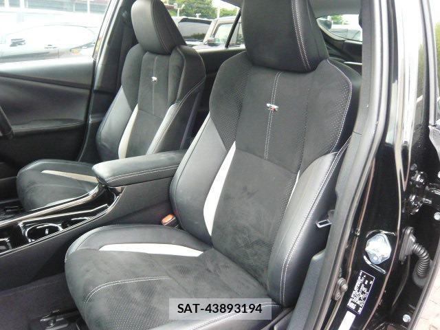 Toyota PRIUS PHV 2018-02 8873847-2