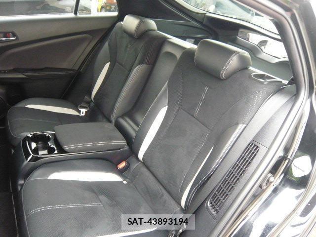 Toyota PRIUS PHV 2018-02 8873847-3