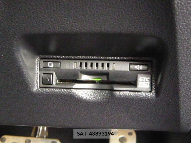 Toyota PRIUS PHV 2018-02 8873847-8