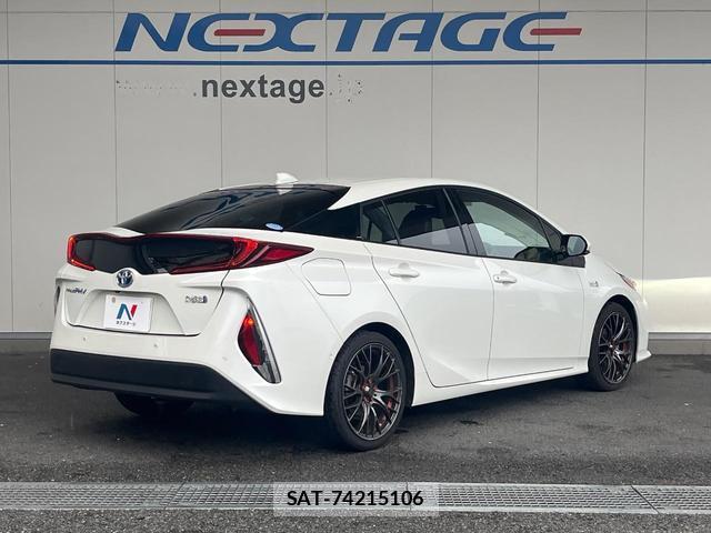 Toyota PRIUS PHV 2017-08 8874193-15