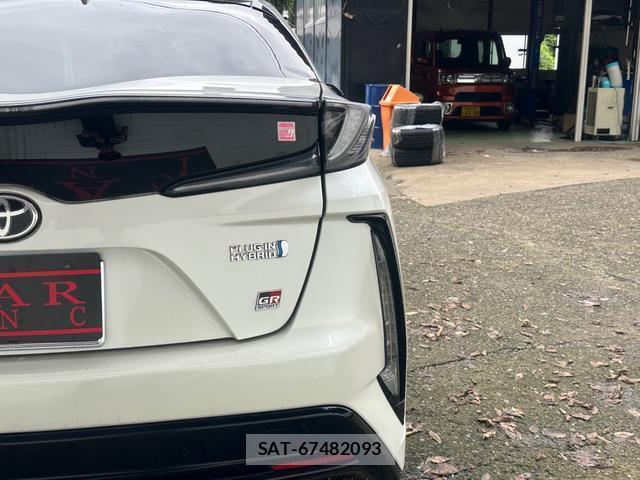 Toyota PRIUS PHV 2019-02 8874548-13
