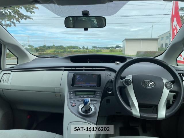 Toyota PRIUS 2010-11 8872679-2