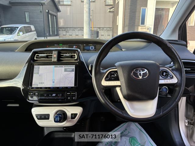 Toyota PRIUS 2016-06 8872710-12