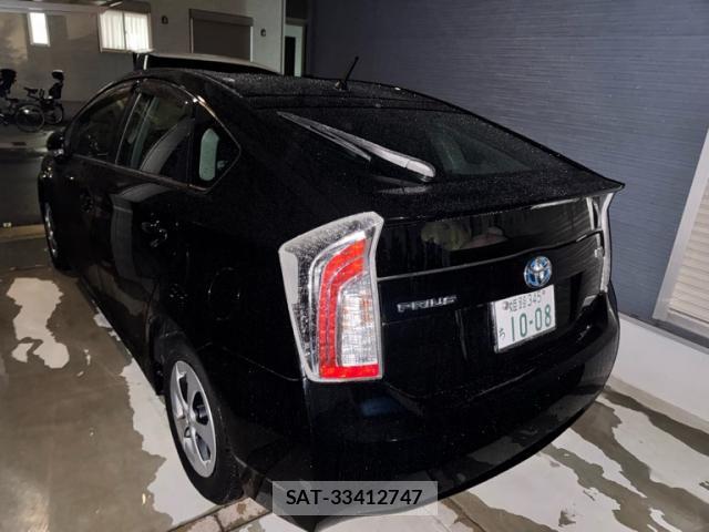 Toyota PRIUS 2015-09 8872763-12