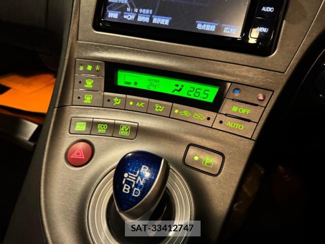Toyota PRIUS 2015-09 8872763-14