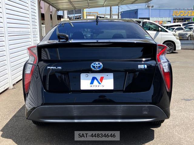 Toyota PRIUS 2016-09 8873206-15