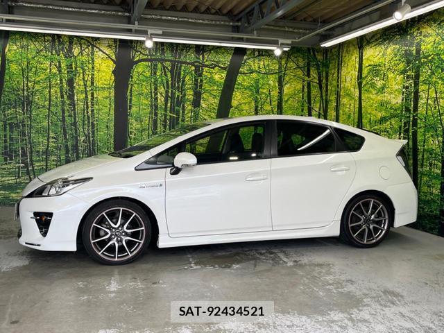 Toyota PRIUS 2014-02 8873289-13