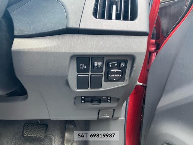 Toyota PRIUS 2010-06 8873304-12