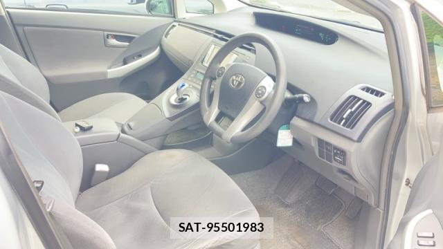 Toyota PRIUS 2010-02 8873459-13