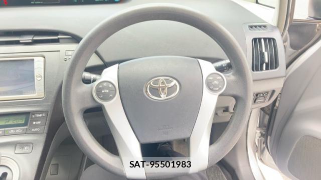 Toyota PRIUS 2010-02 8873459-16