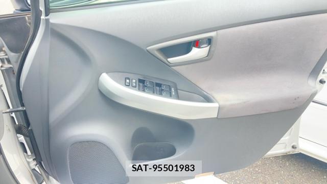 Toyota PRIUS 2010-02 8873459-17