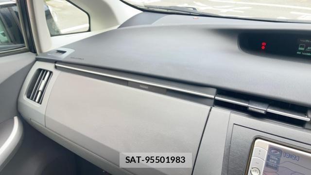 Toyota PRIUS 2010-02 8873459-19