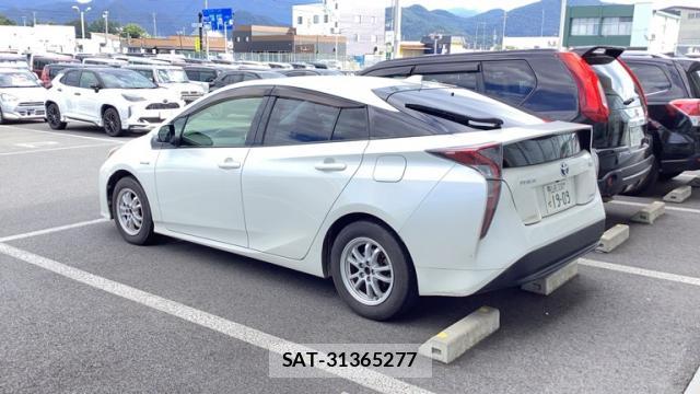 Toyota PRIUS 2016-01 8873489-1