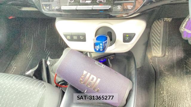 Toyota PRIUS 2016-01 8873489-11