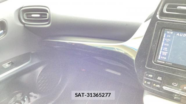 Toyota PRIUS 2016-01 8873489-14