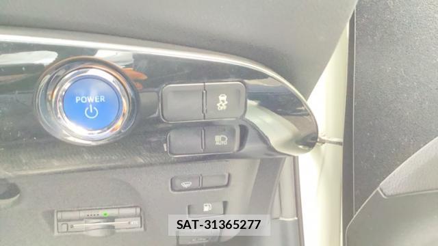 Toyota PRIUS 2016-01 8873489-15