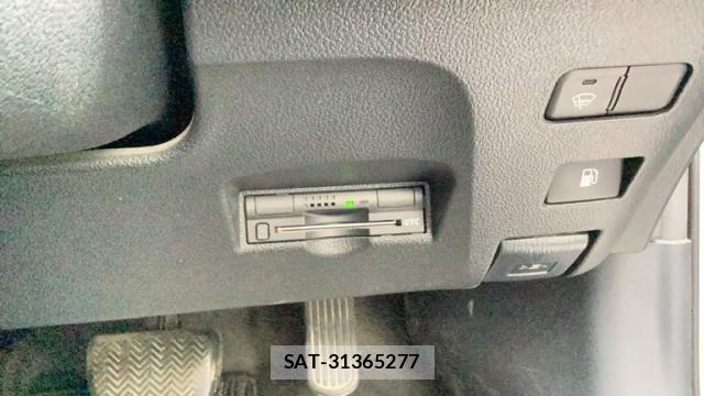 Toyota PRIUS 2016-01 8873489-17