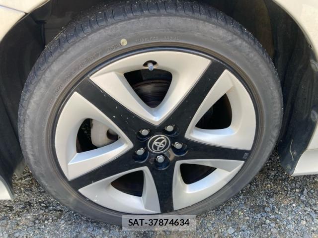 Toyota PRIUS 2018-07 8873533-6
