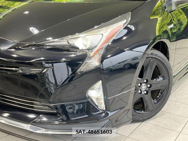Toyota PRIUS 2017-10 8873612-11