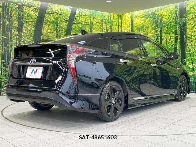 Toyota PRIUS 2017-10 8873612-16