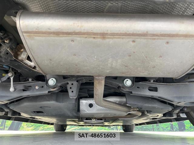 Toyota PRIUS 2017-10 8873612-18