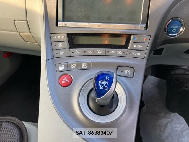 Toyota PRIUS 2014-01 8873643-16