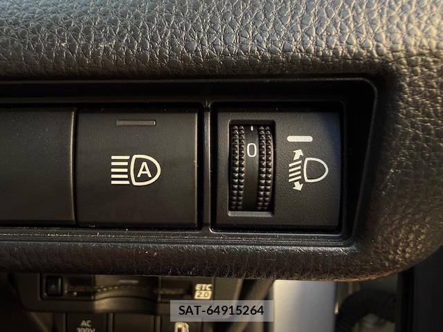 Toyota PRIUS 2024-03 8873849-11