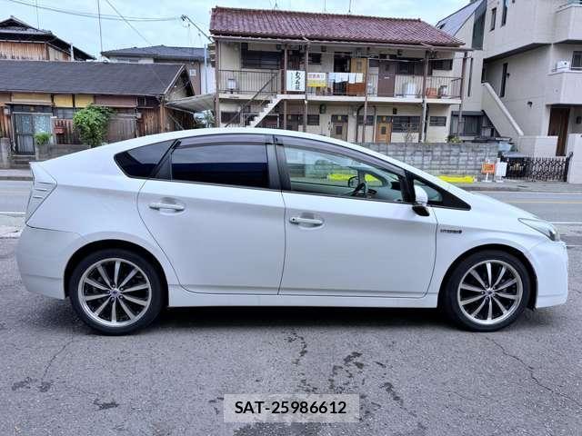 Toyota PRIUS 2010-12 8873888-15