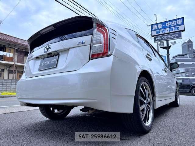 Toyota PRIUS 2010-12 8873888-16