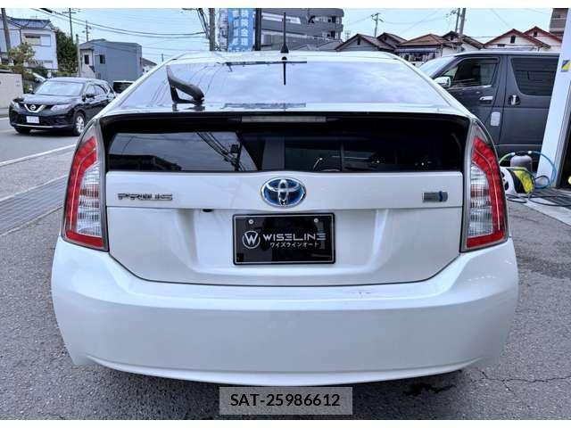 Toyota PRIUS 2010-12 8873888-17