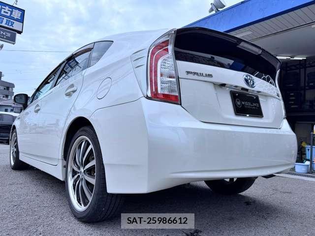 Toyota PRIUS 2010-12 8873888-18