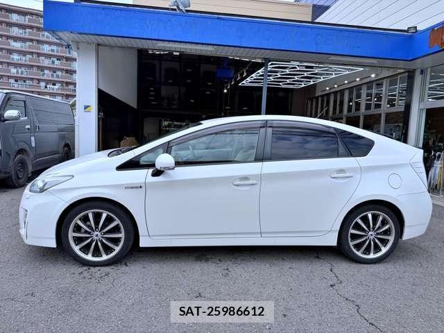 Toyota PRIUS 2010-12 8873888-19