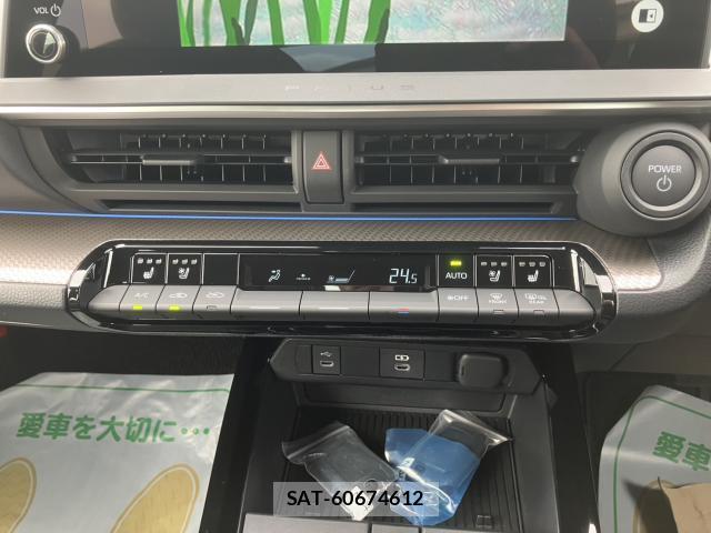 Toyota PRIUS 2026-09 8873911-6