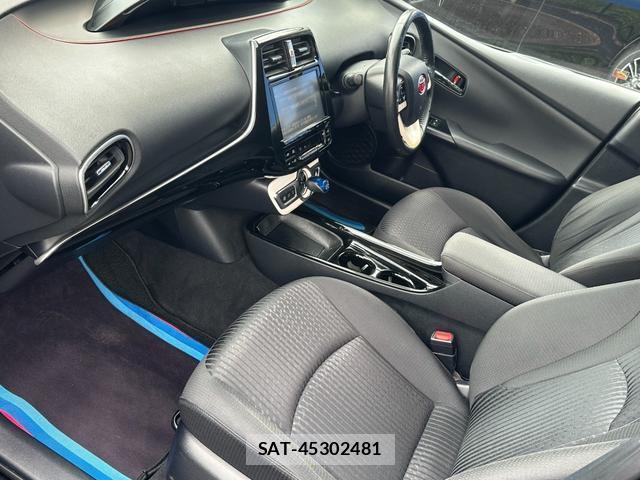 Toyota PRIUS 2016-07 8873964-10