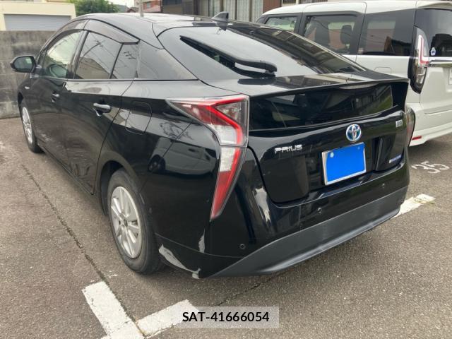Toyota PRIUS 2016-10 8873986-1
