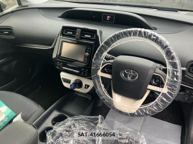 Toyota PRIUS 2016-10 8873986-11