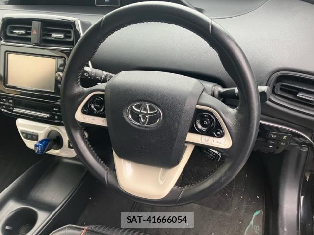 Toyota PRIUS 2016-10 8873986-6