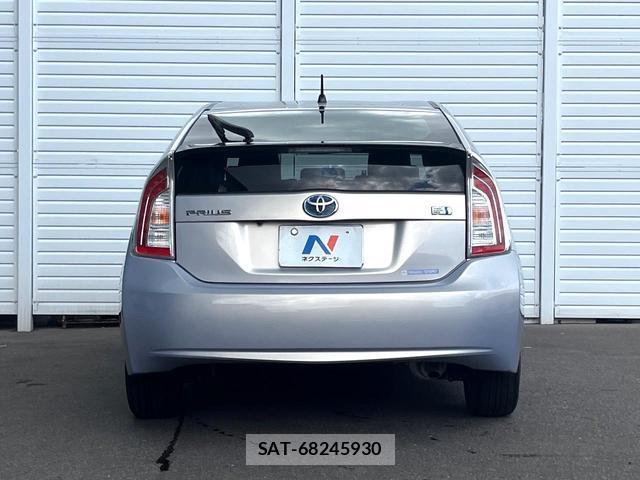 Toyota PRIUS 2014-06 8873999-12