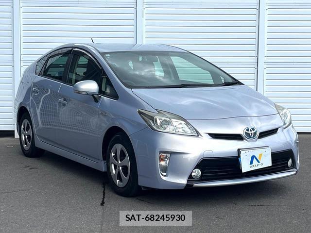 Toyota PRIUS 2014-06 8873999-13