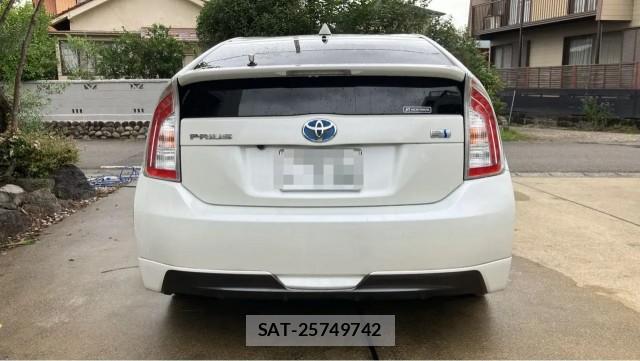 Toyota PRIUS 2015-09 8874410-1