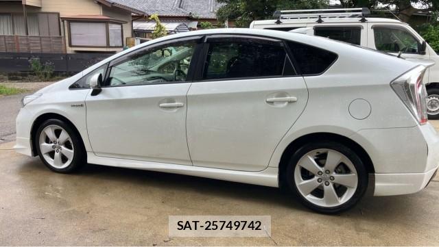 Toyota PRIUS 2015-09 8874410-10