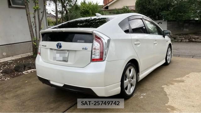 Toyota PRIUS 2015-09 8874410-12
