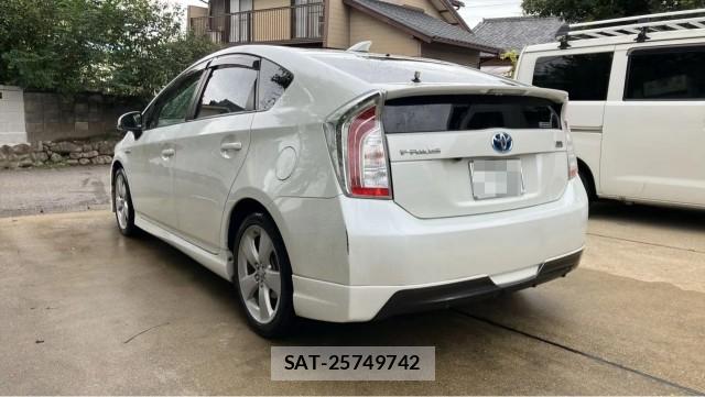 Toyota PRIUS 2015-09 8874410-13