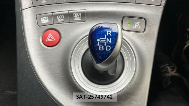 Toyota PRIUS 2015-09 8874410-14