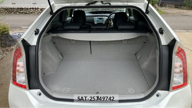 Toyota PRIUS 2015-09 8874410-17