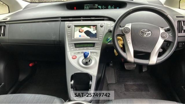 Toyota PRIUS 2015-09 8874410-2